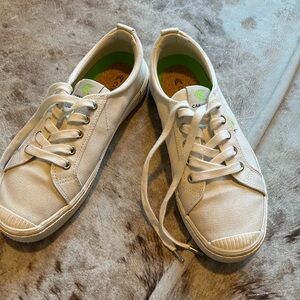 Cariuma Unisex Oca Low Top Sneaker Shoes Lace-Up Off-White Canvas Size 7/8.5